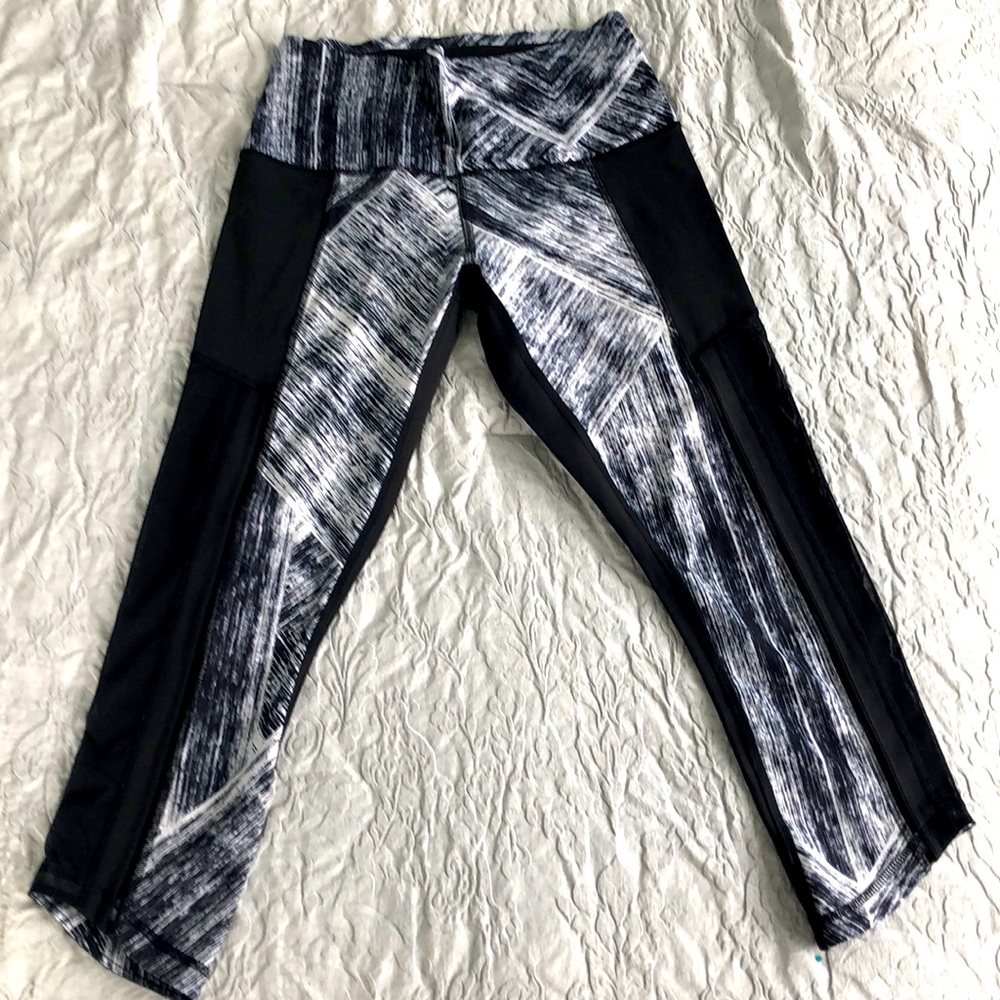 Lululemon black and white crop leggings